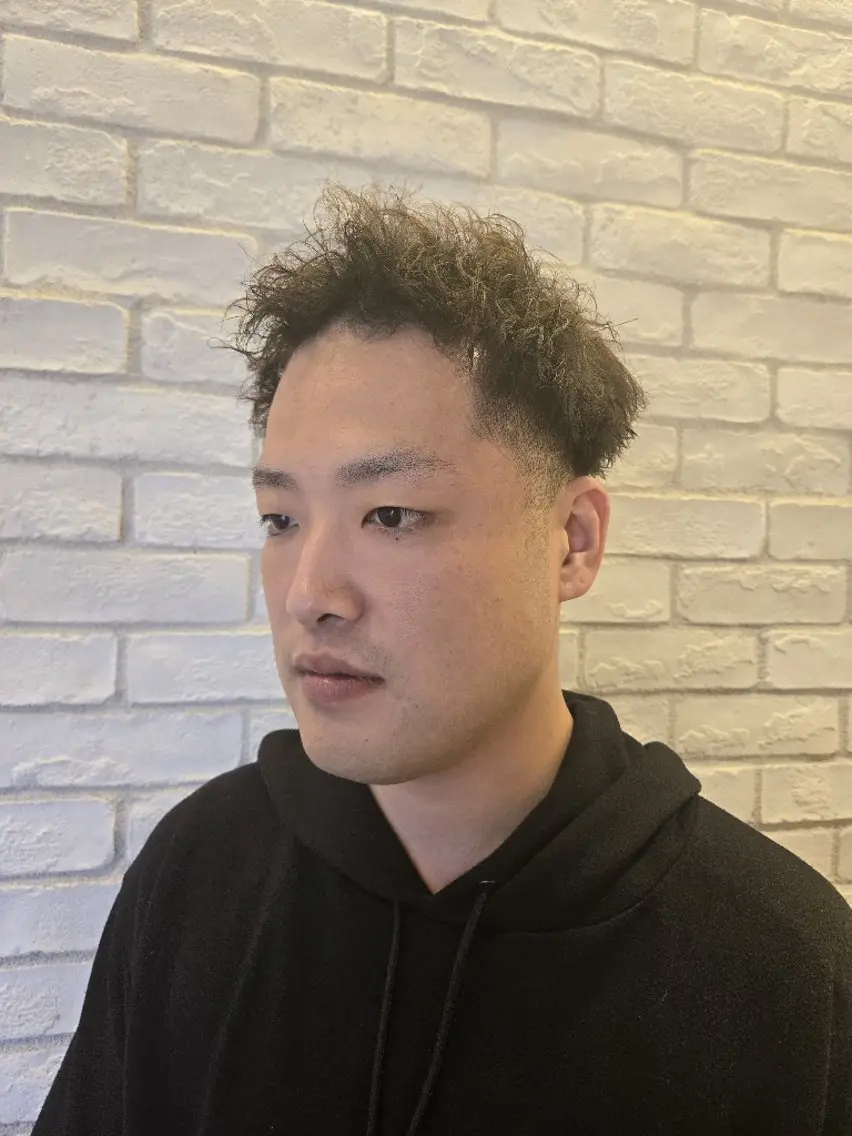 メンズ パーマ メンズパーマ メンズツイストパーマ ツイストパーマ preak TOMOのヘアスタイル