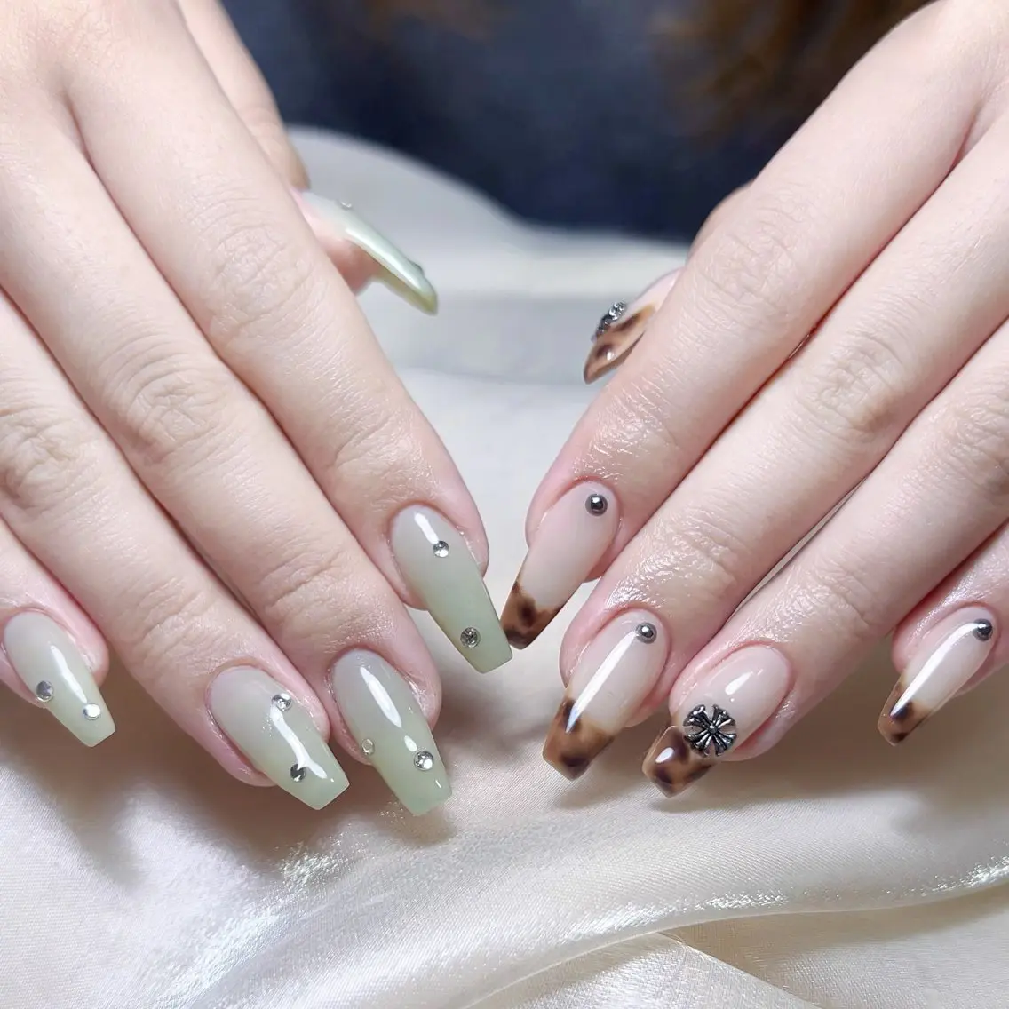 メンズ ネイル メンズ韓国風 アートネイル オーロラネイル ガーリー キラキラネイル ハンドネイル Nail salon 木にいるのネイルデザイン
