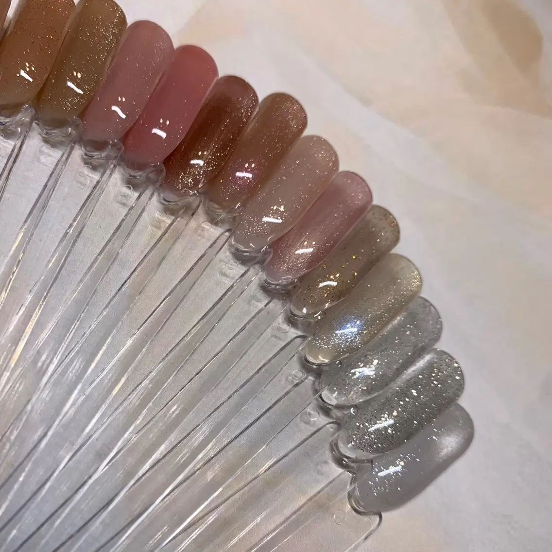 ネイル キラキラネイル マグネットネイル 冬ネイル クリスマス ハンドネイル nailAVANCE akariのネイルデザイン