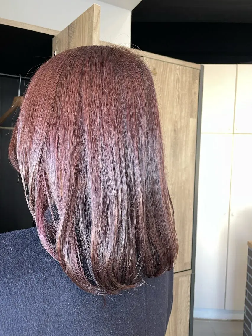 ミディアム カラー ピンクカラー 新岡 萌乃のヘアスタイル