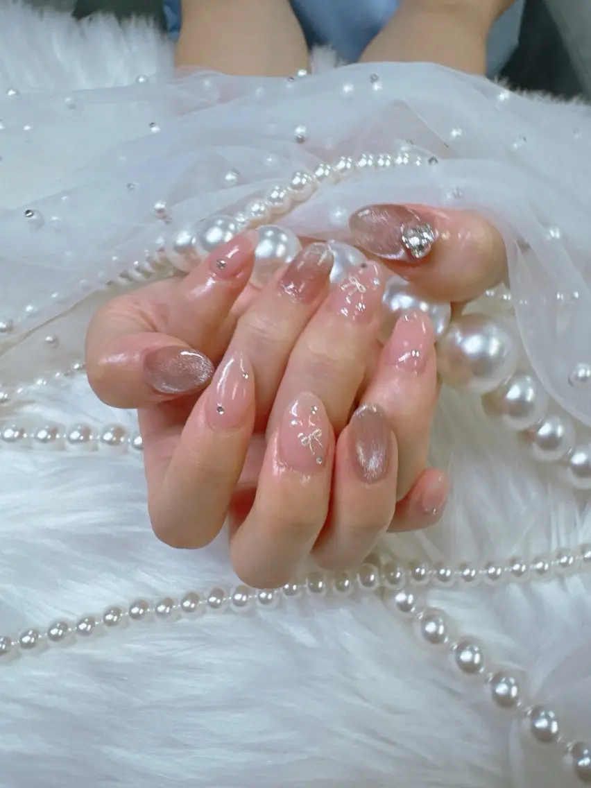 ネイル ボルドー チークネイル ドット 長さ出し フレンチネイル ハンドネイル Queeens nailのネイルデザイン