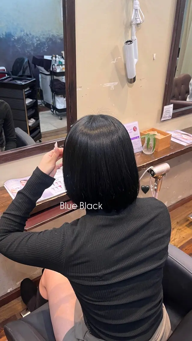 カラー 黒髪 ブルーカラー ブルーブラック ヘアカラー トリートメント れな /本郷三丁目のヘアスタイル