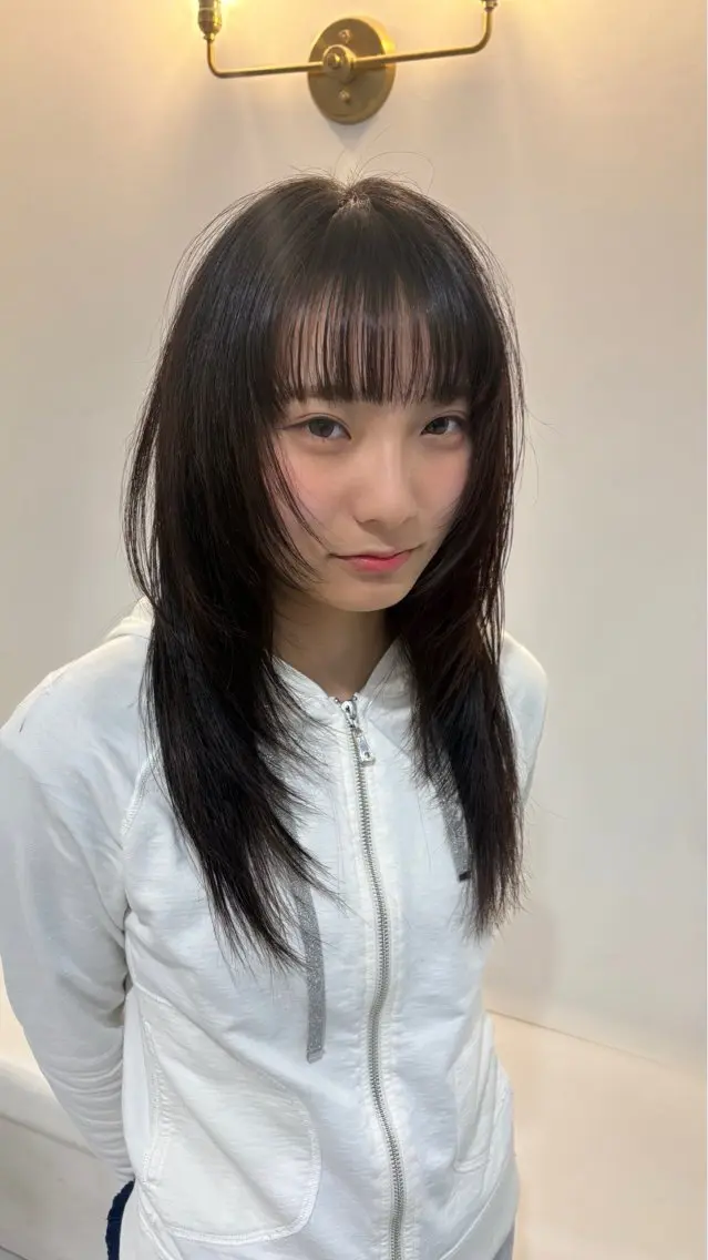 セミロング ハイレイヤー レイヤーカット 彦坂 柚羽のヘアスタイル