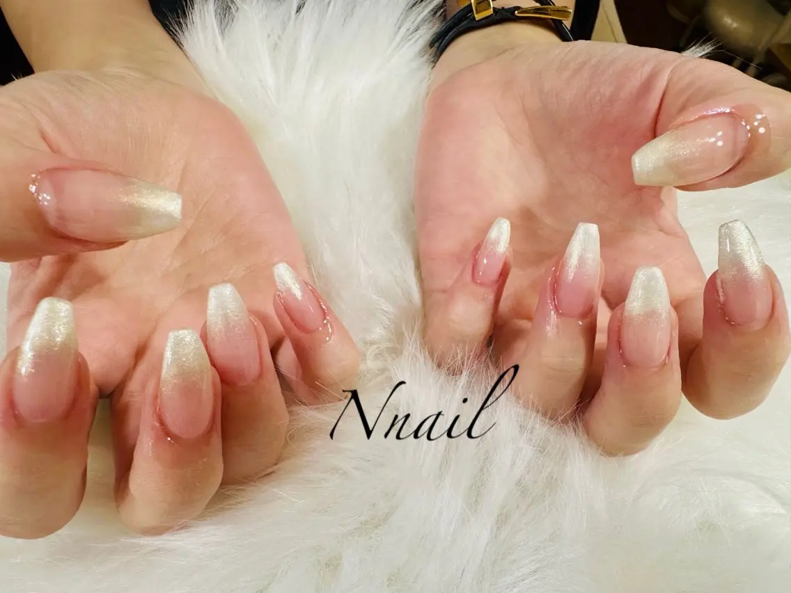 ネイル グラデーション 夏ネイル ホワイト ハンドネイル 🌿Nnail🌿 プライベートサロンのネイルデザイン