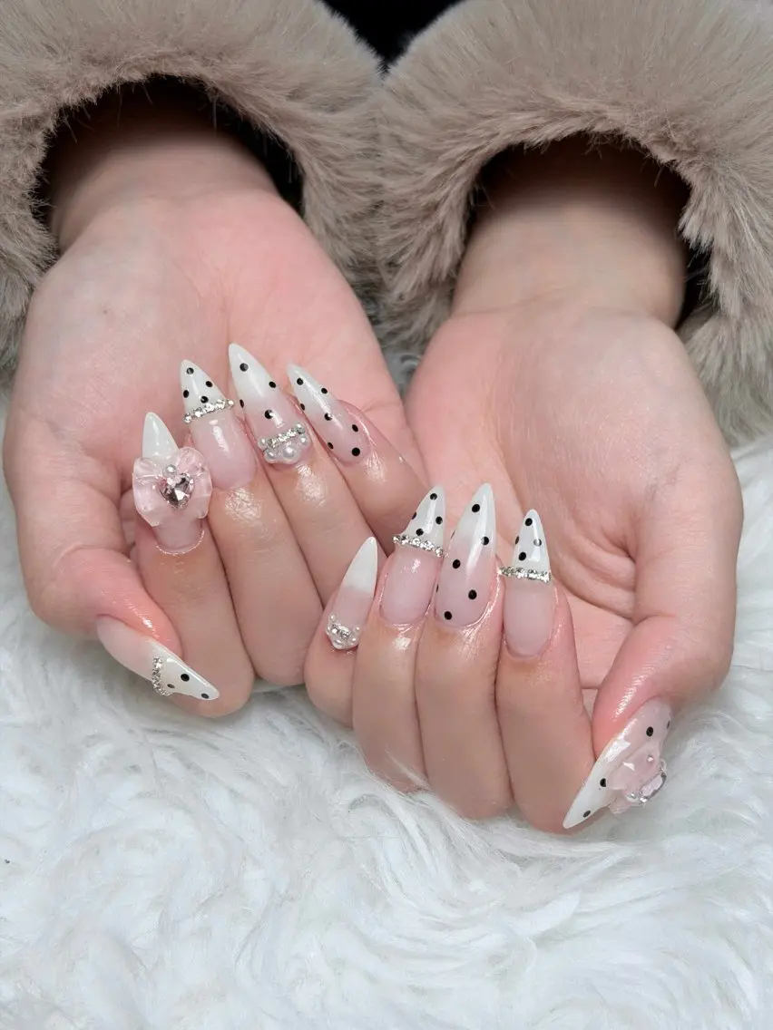 ネイル オーロラネイル ボルドー ブラウン 氷ネイル・うるうるネイル キラキラネイル ハンドネイル Julli NailStudioのネイルデザイン