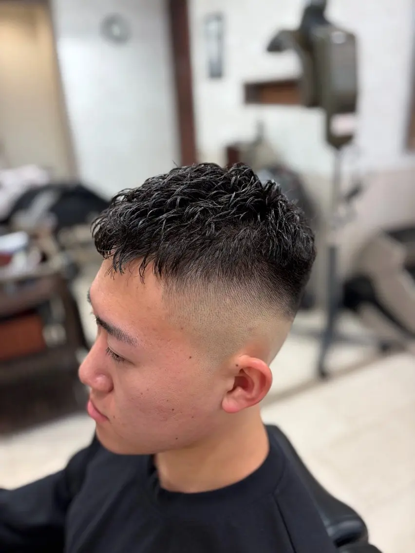 ヘアカット＋アイロンパーマ(濡れパン、バズニグロ)の写真