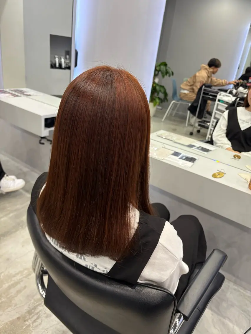 セミロング オレンジブラウン 南桑 由芽のヘアスタイル