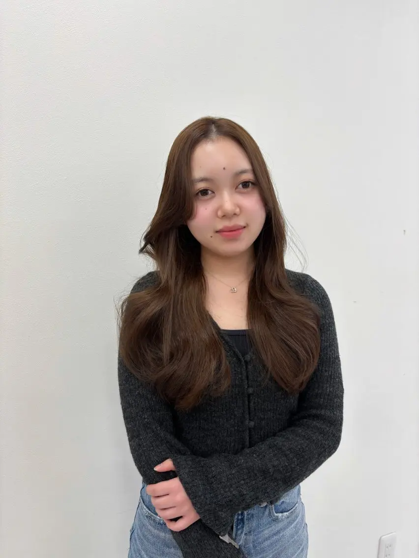 ロング カラー 抜け感レイヤー︴ ニュアンスカラーのヘアスタイル