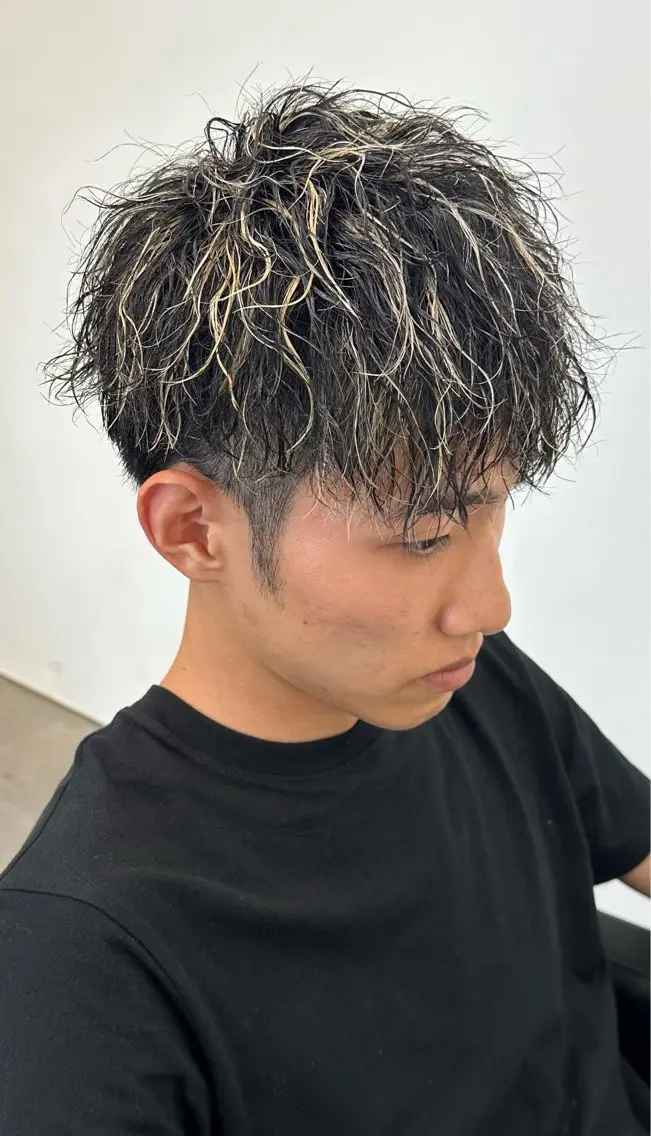 ショート パーマ メンズ マッシュ メンズパーマ スパイラルパーマ カット ヘアカラー トリートメント 山本 駿介のヘアスタイル