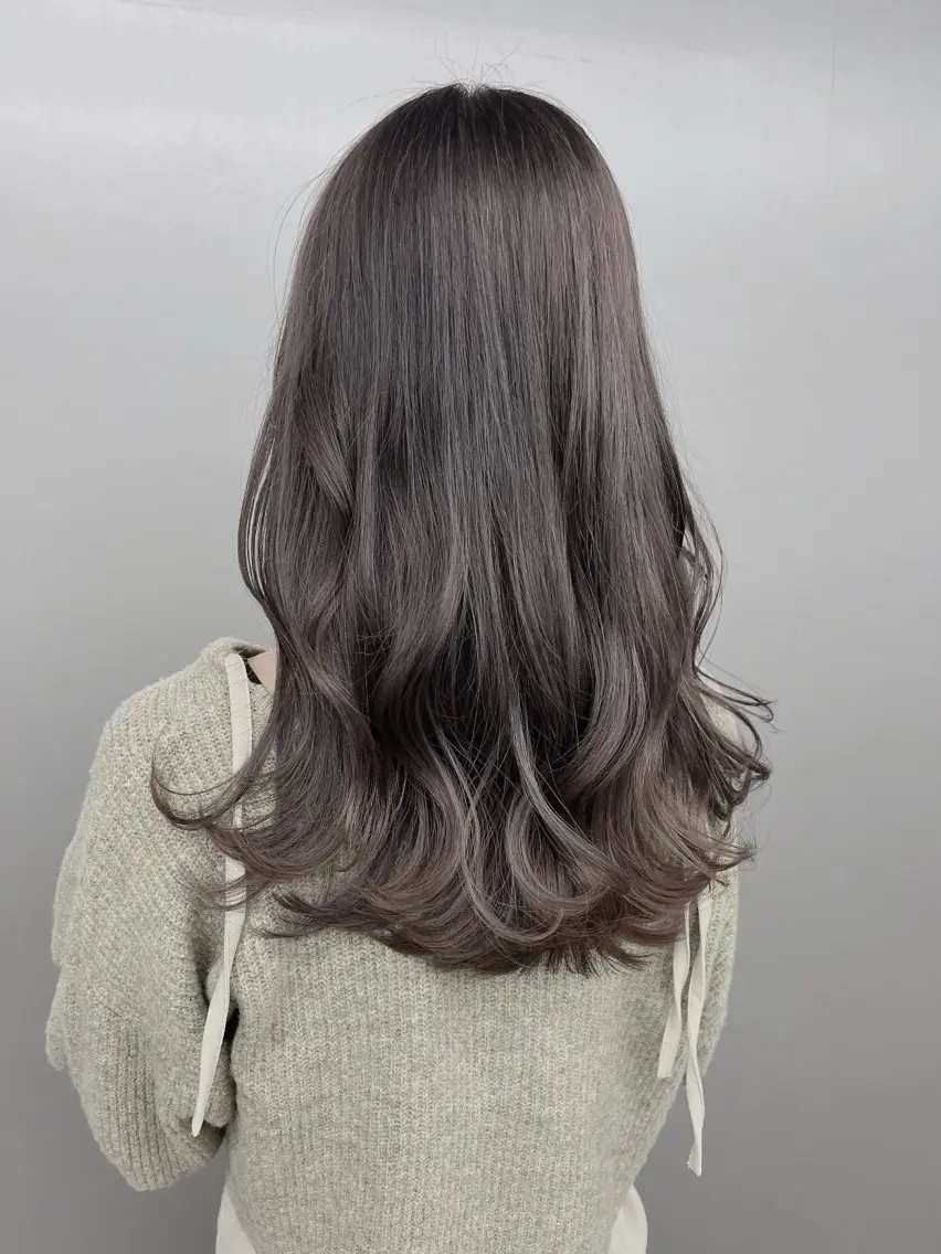 セミロング アッシュ アッシュグレー グレージュ 透明感 ブリーチなし田島晃汰のヘアスタイル
