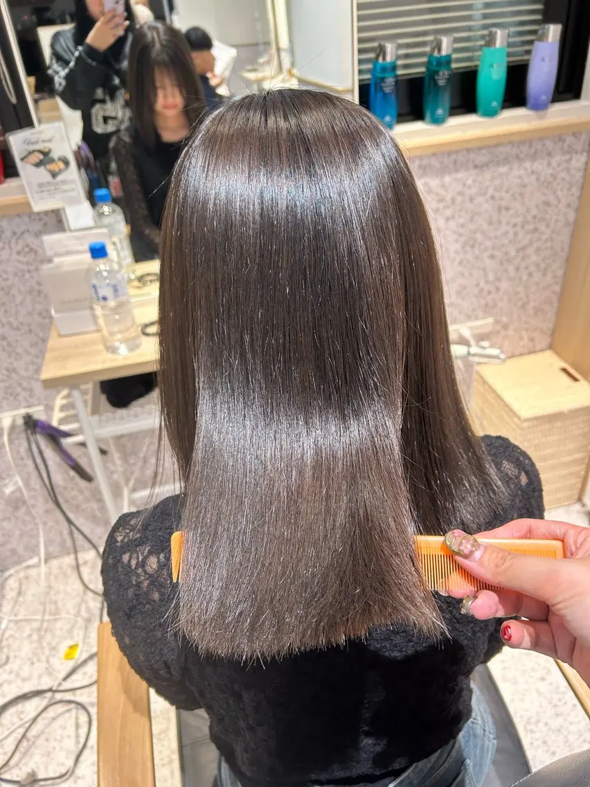 セミロング 縮毛矯正 ♡ハイトーン★ ネイル/しの♡のヘアスタイル