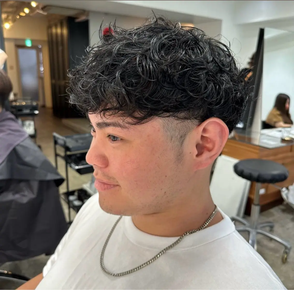 パーマ スパイラルパーマ YUJIN ツイスパ波巻き🔥のヘアスタイル