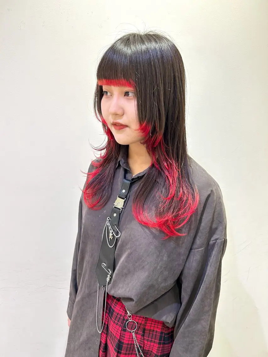 ロング カラー レッドカラー レイヤーカット ミユ🎀長さ出し 🎨デザインカラーのヘアスタイル