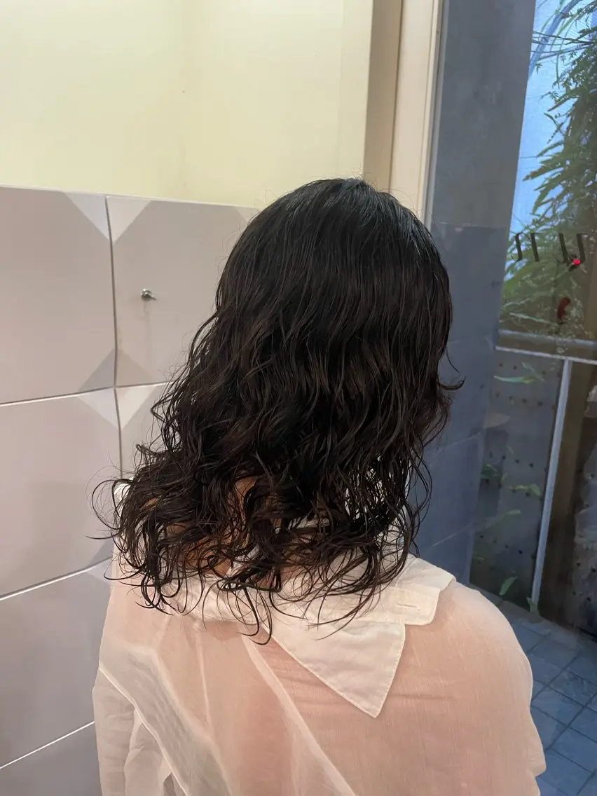 セミロング パーマ ayano 🌱のヘアスタイル
