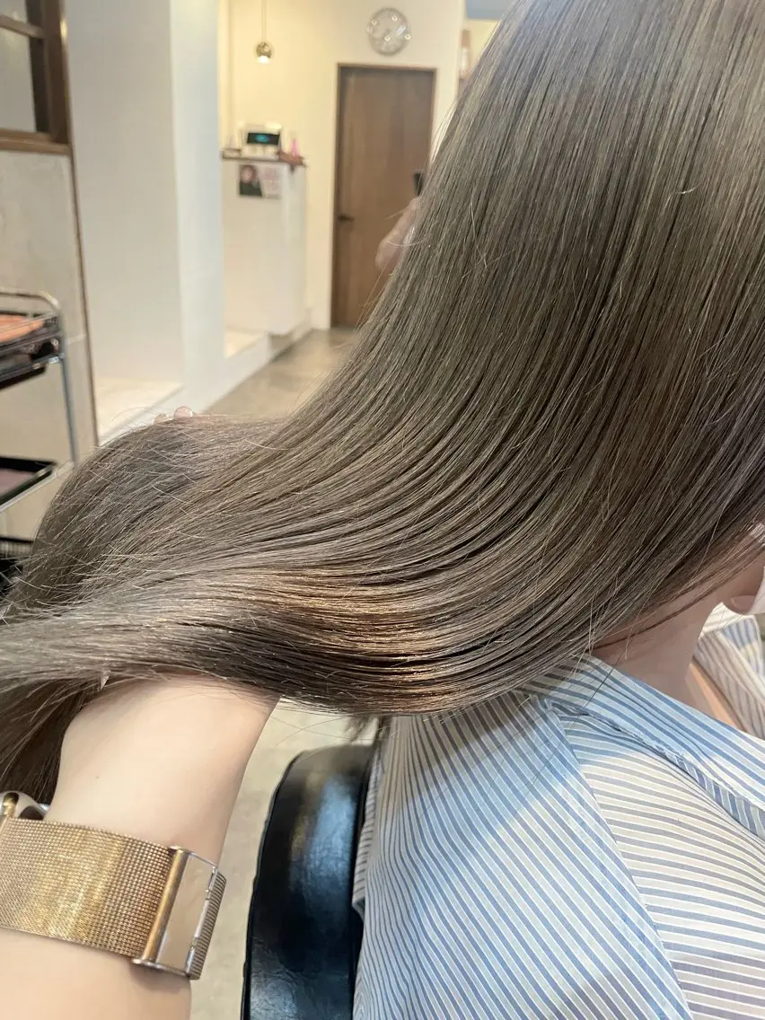 セミロング ブリーチなしベージュ カラー佐藤華厘のヘアスタイル