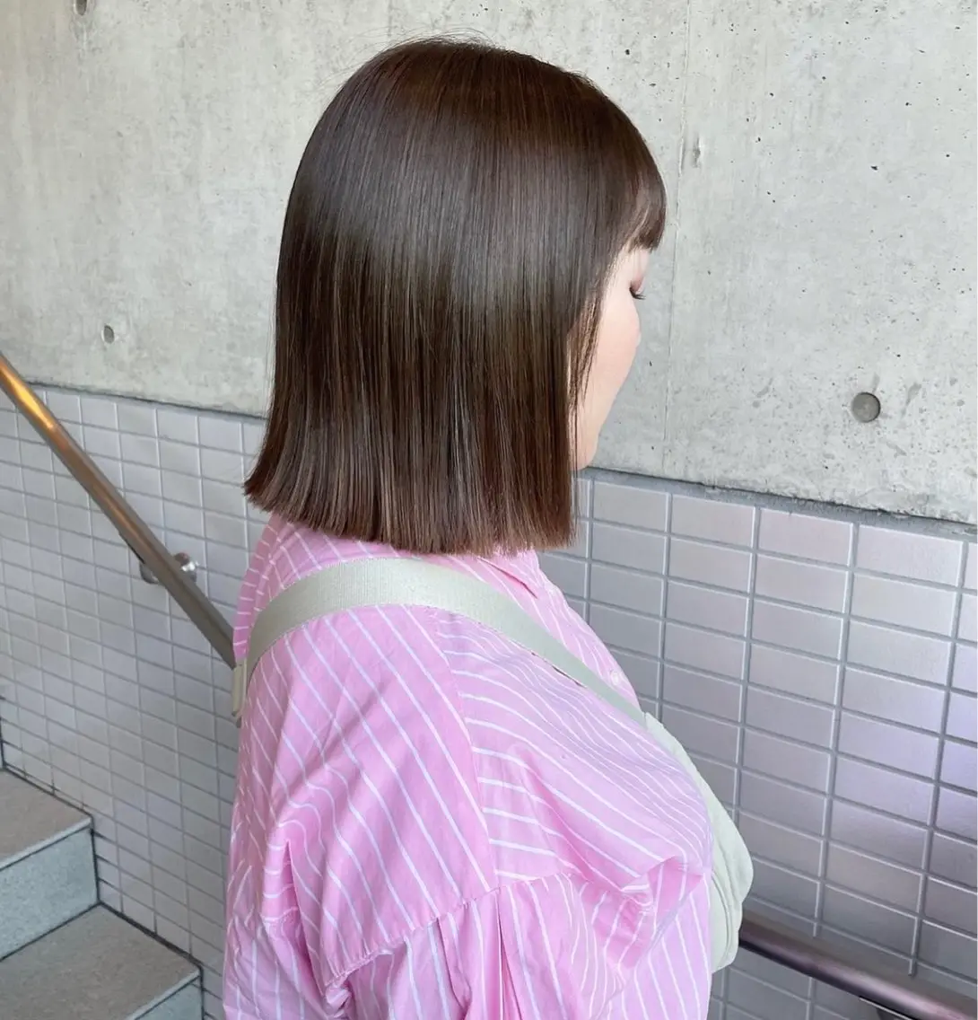 ミディアム カラー 切りっぱなしボブ オリーブカラー ボブ カット ヘアカラー レビジュヘア 京都/桂のヘアスタイル