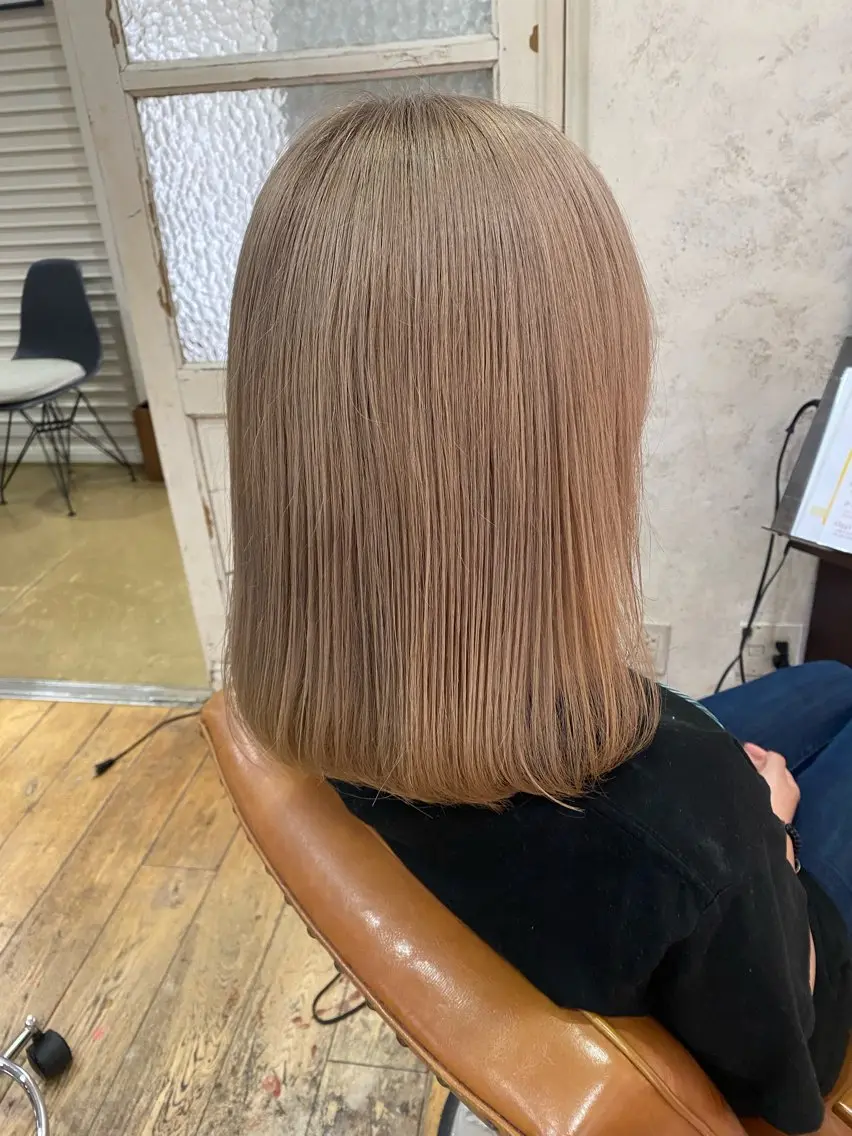 ミディアム カット ヘアカラー トリートメント ハイトーンカラー 🩷NANAのヘアスタイル