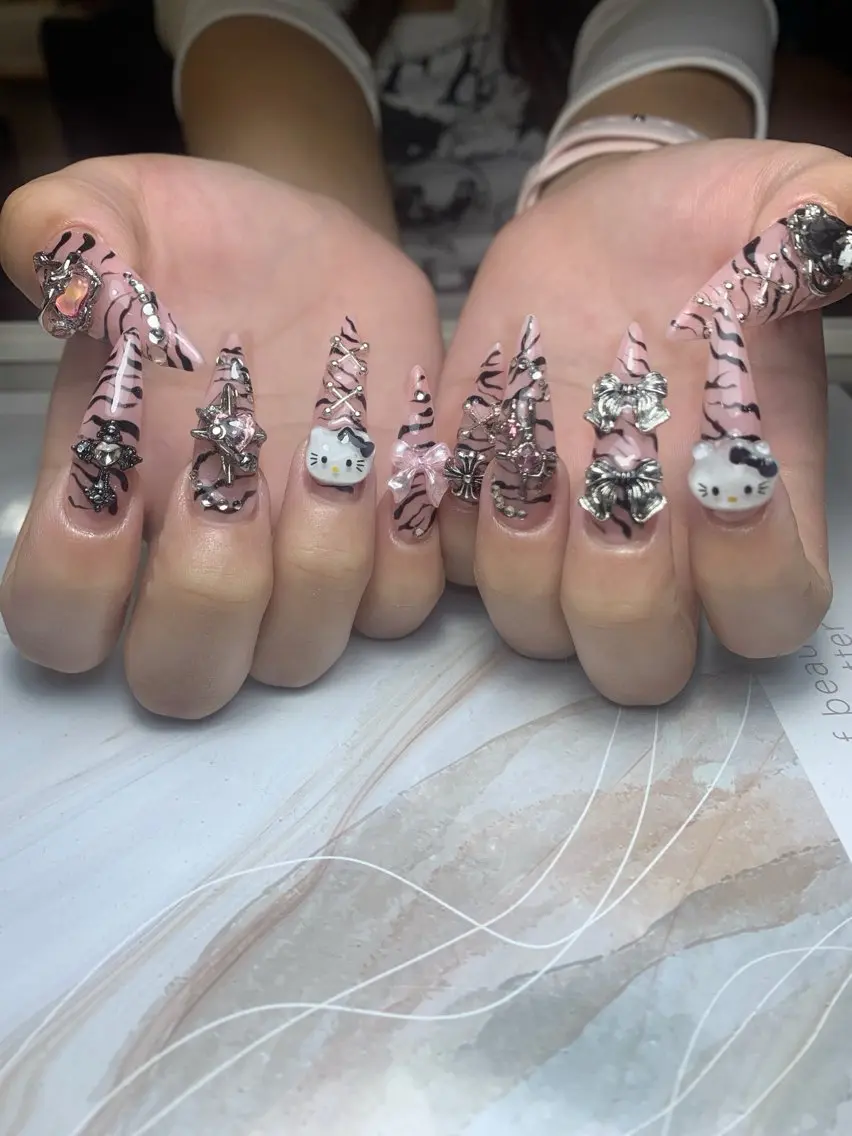 ネイル フレンチネイル ジェルネイル 韓国ネイル マグネットネイル マグネットフレンチ akina nailsのネイルデザイン
