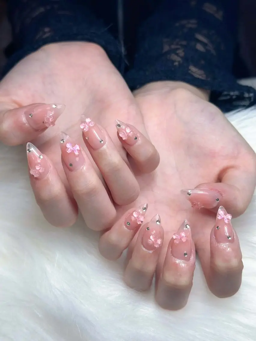 ネイル チークネイル ドット フレンチネイル グラデーション 韓国ネイル ハンドネイル Lisa Nail Salonのネイルデザイン