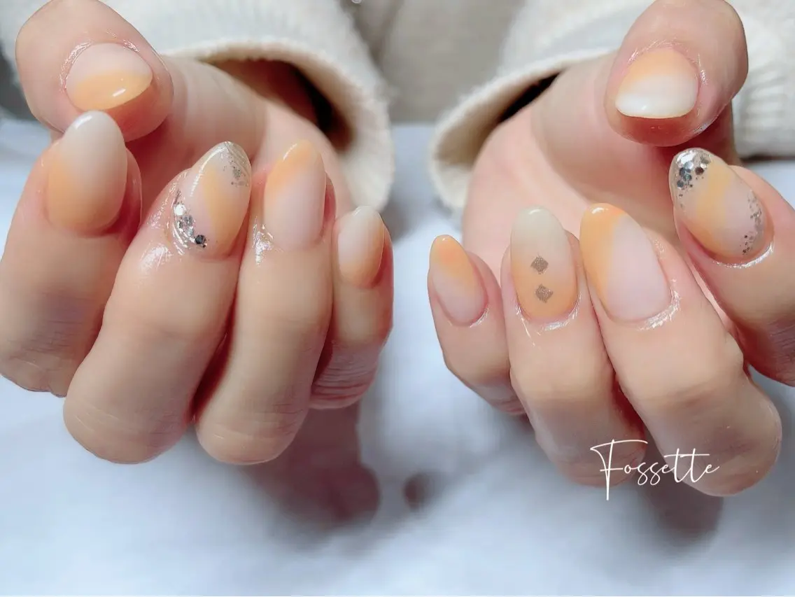 ネイル ホログラムネイル ミラーネイル ニュアンスネイル オレンジ ハンドネイル nailsalon Fossetteのネイルデザイン