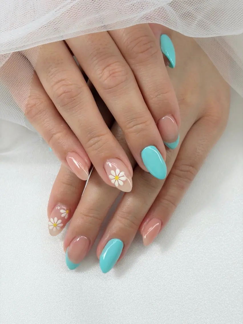 ネイル ブルー フレンチネイル オフィスネイル 夏ネイル ハンドネイル iro+ nailのネイルデザイン