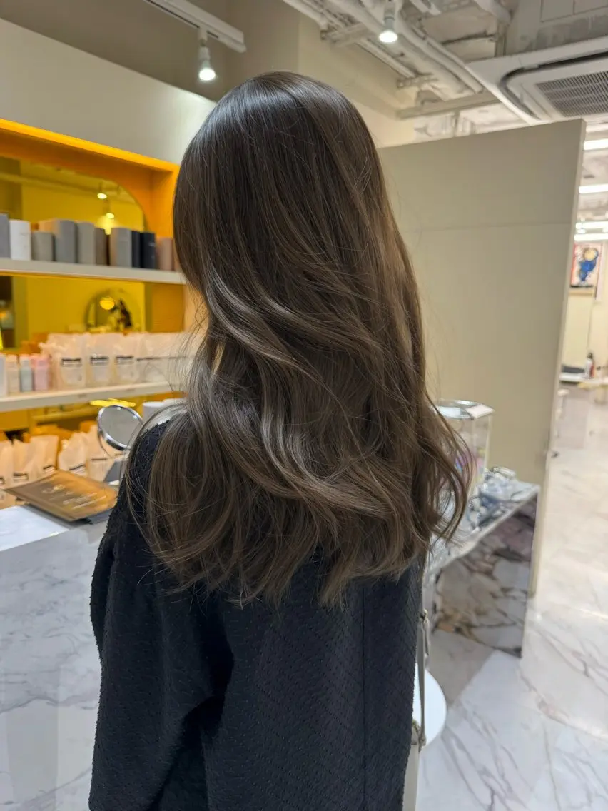 セミロング カラー ヘアアレンジ アッシュ アッシュブラウン ブリーチ ブラウンカラー 透明感カラー カット ヘアカラー トリートメント 髪質改善×レイヤー 🫧松野力也のヘアスタイル