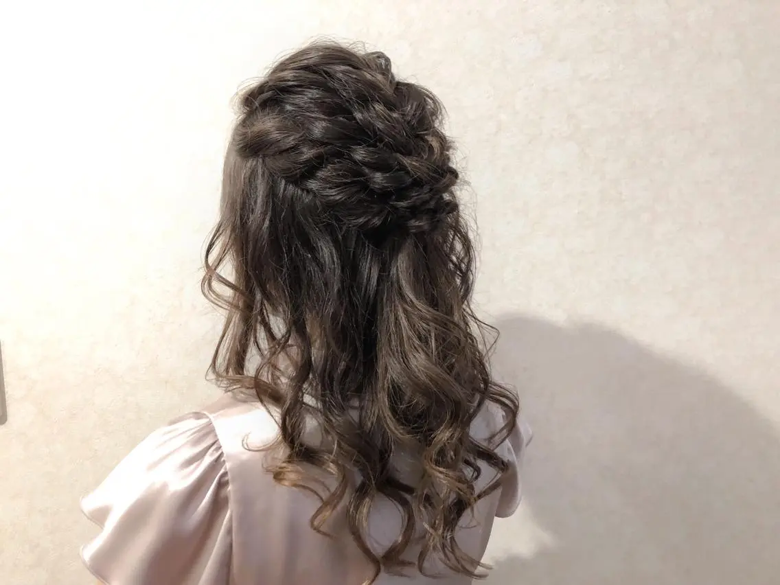 ロング カラー 佐藤 結花のヘアスタイル