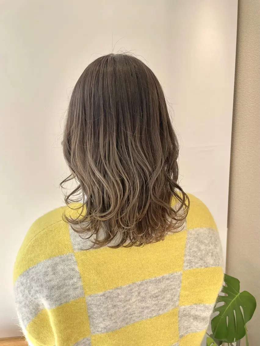 ミディアム カラー カット ヘアカラー トリートメント 佐々木 美帆のヘアスタイル