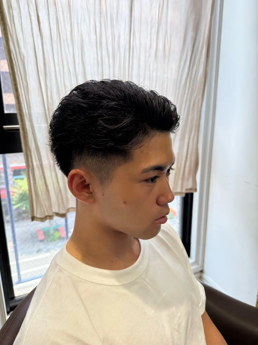 ショート メンズ オールバック くせ毛 溝口 槙里也のヘアスタイル