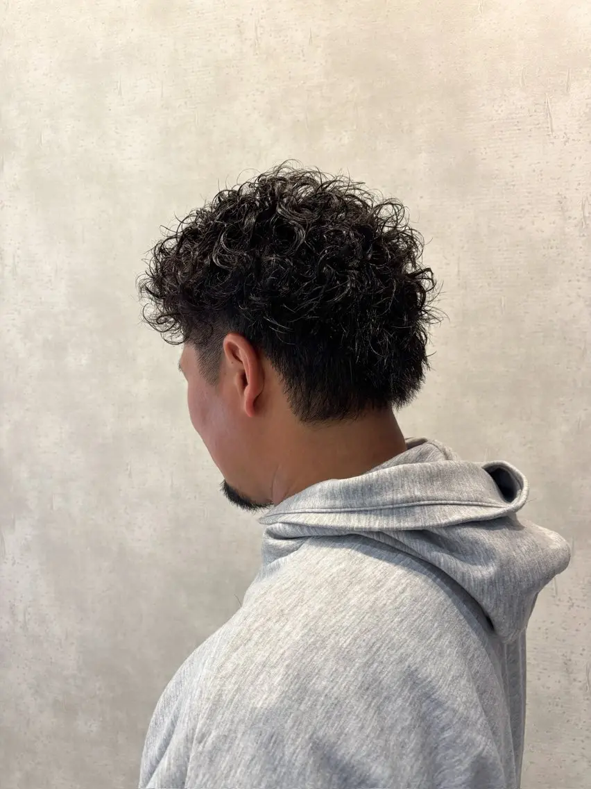 ショート パーマ メンズ メンズパーマ スパイラルパーマ カット パーマ 宮嶋 勇輔のヘアスタイル