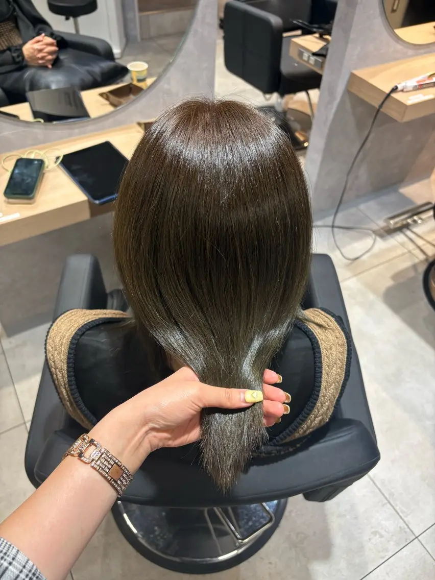 セミロング カラー ブリーチ グレージュ ブリーチなしカラー オリーブグレージュ オリーブグレー カット ヘアカラー 透明感カラー/艶髪 🫧ayaneのヘアスタイル