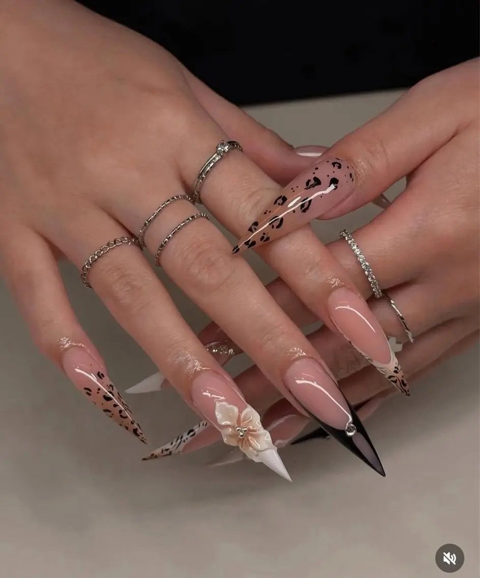 ネイル 長さ出し キラキラネイル 韓国ネイル ロングネイル マグネットネイル ハンドネイル Josie nail salonのネイルデザイン