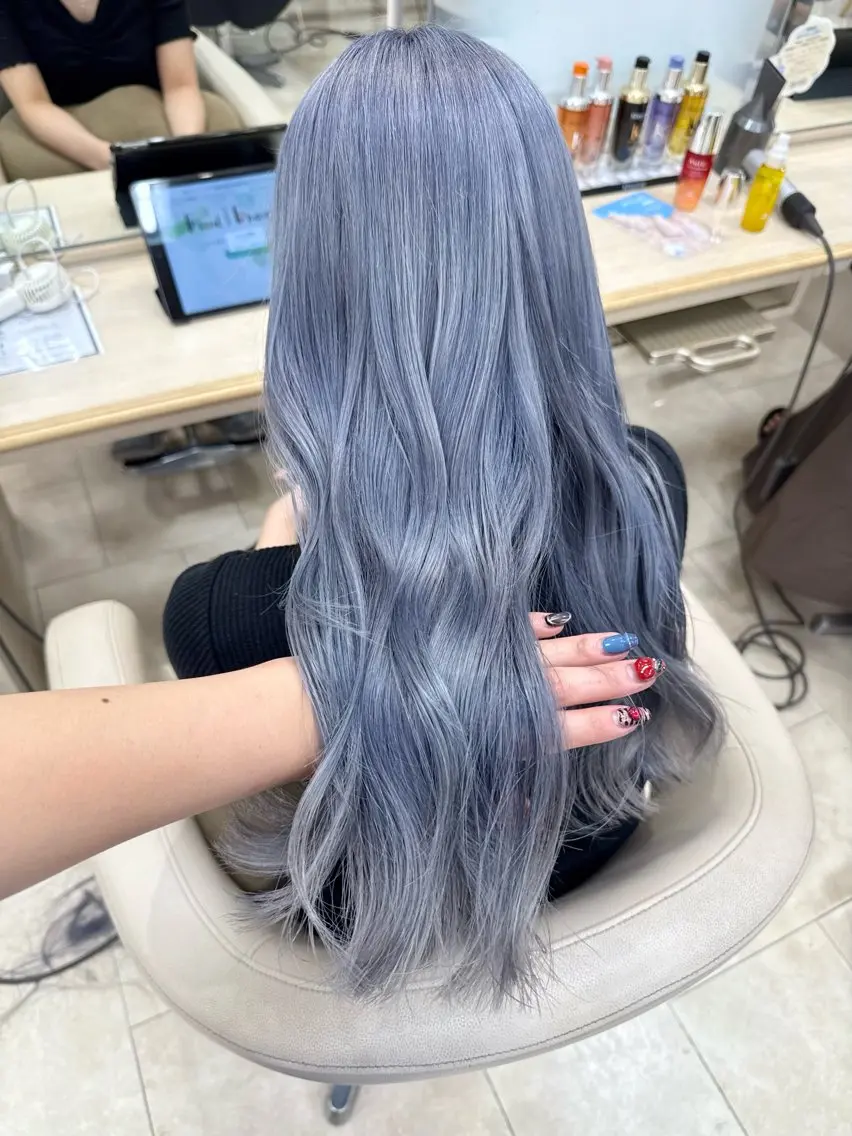 ロング ヘアカラー 岡田 和馬のヘアスタイル