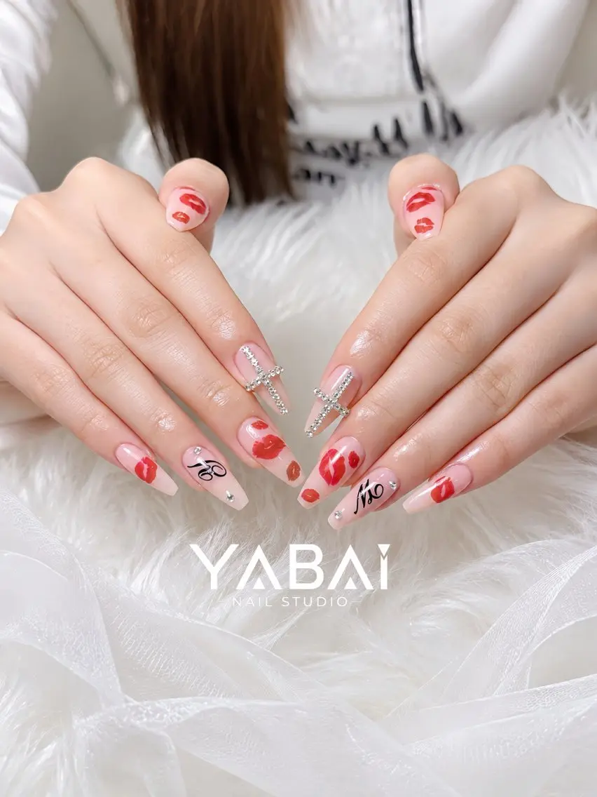 ネイル キラキラネイル ピンク 赤色 シルバー ストーンネイル YABAI NailStudioのネイルデザイン