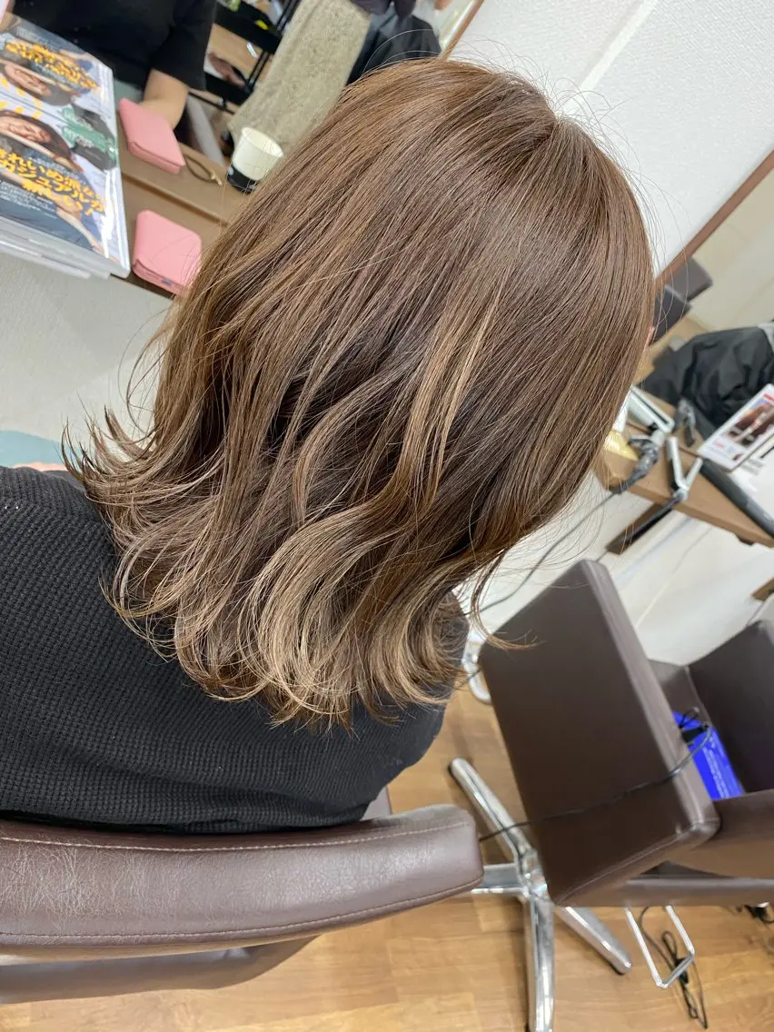 ミディアム 桃木 杏奈のヘアスタイル