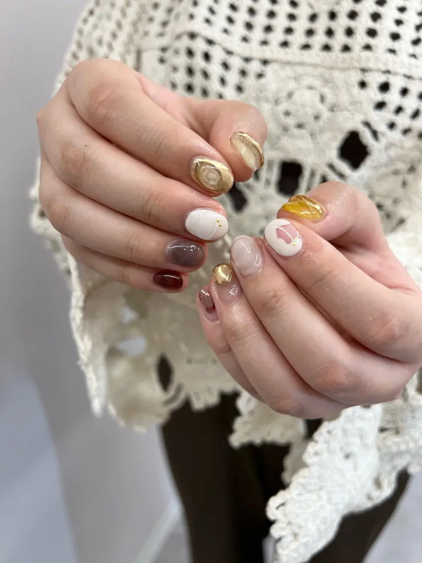 ネイル ジェルネイル ゴールド ミラーネイル ニュアンスネイル パラジェル Bana_ Nailのネイルデザイン