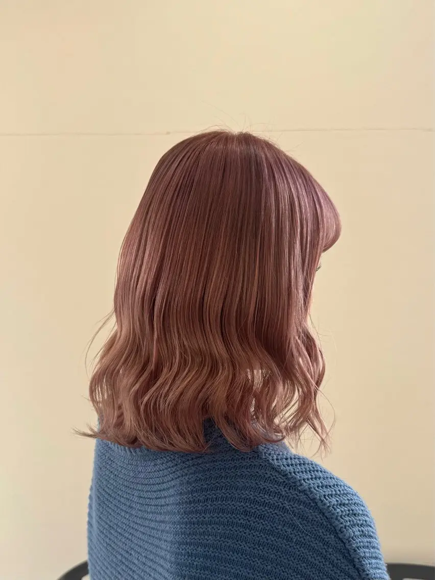 ミディアム カラー ハイトーンカラー ピンクカラー ヘアカラー 尾崎 ひなののヘアスタイル