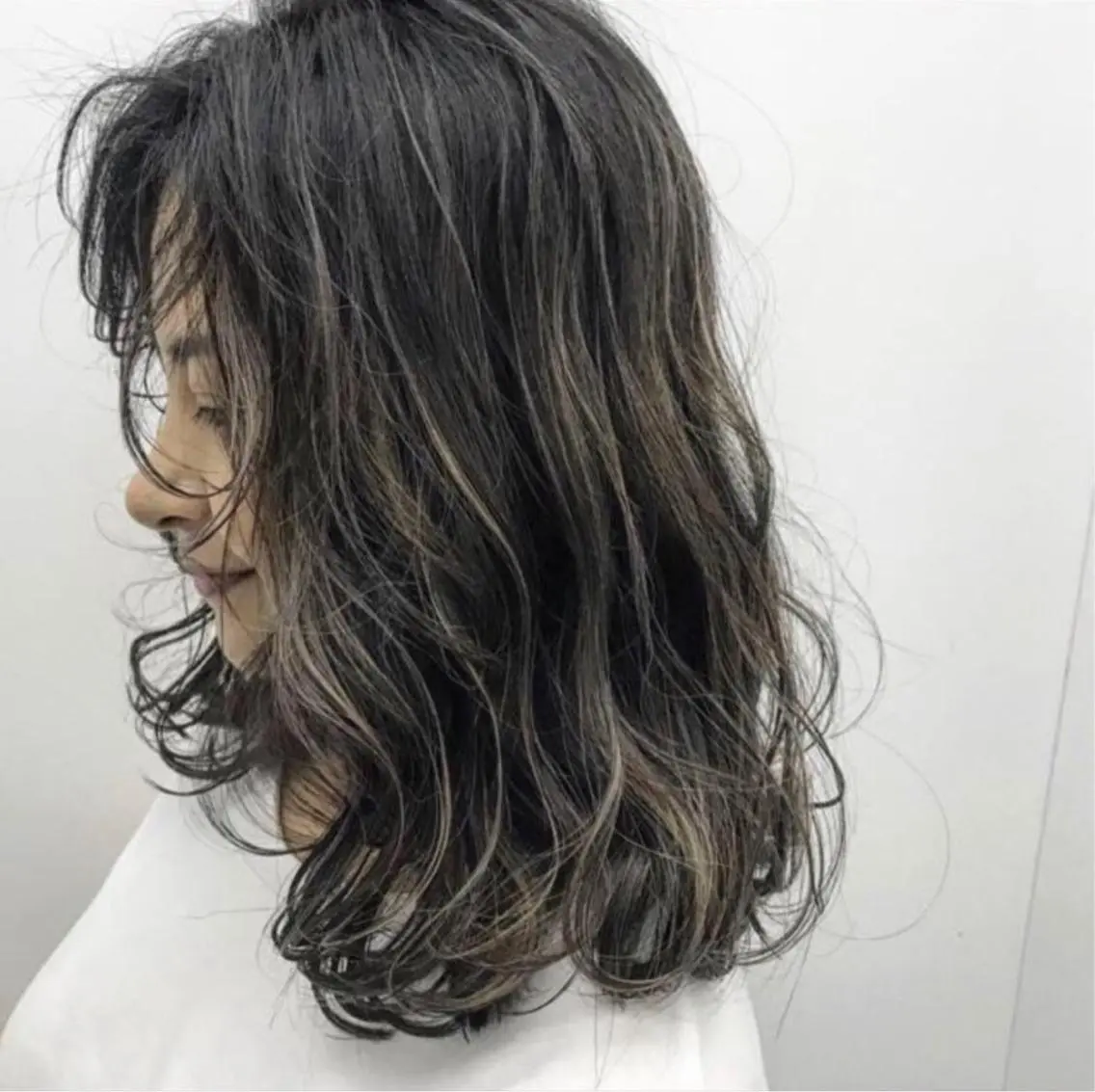 セミロング カラー レイヤー×艶髪特化 マネージャー安藤光司のヘアスタイル