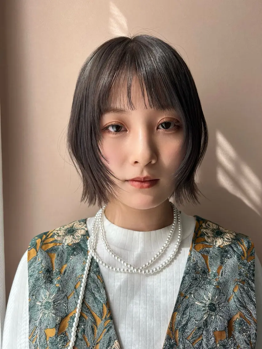 ショート カラー ブリーチ グレージュ オリーブグレージュ オリーブグレー ボブ カット ヘアカラー トリートメント hubhair レイヤー/透明感のヘアスタイル