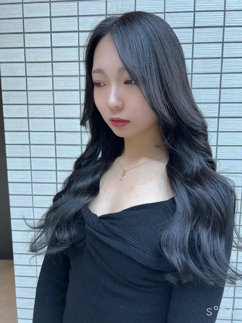 ロング カラー 黒髪 ブルーカラー ブルーブラック レイヤーカット 💎透明感カラー特化 💎TAISEIのヘアスタイル