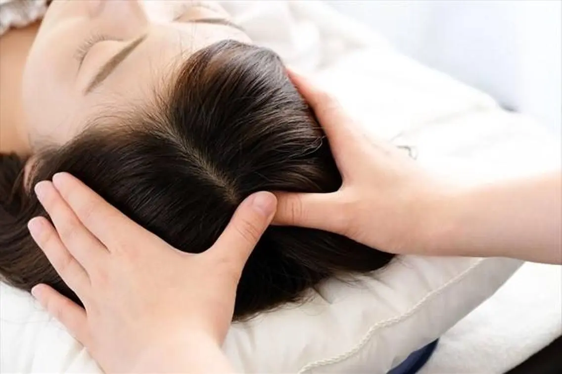 癒しのドライヘッドスパ✨デコルテ付き✨眼精疲労、首・肩の凝りを和らげ質のいい眠りへ。お顔のリフトアップも期待できます❗の写真