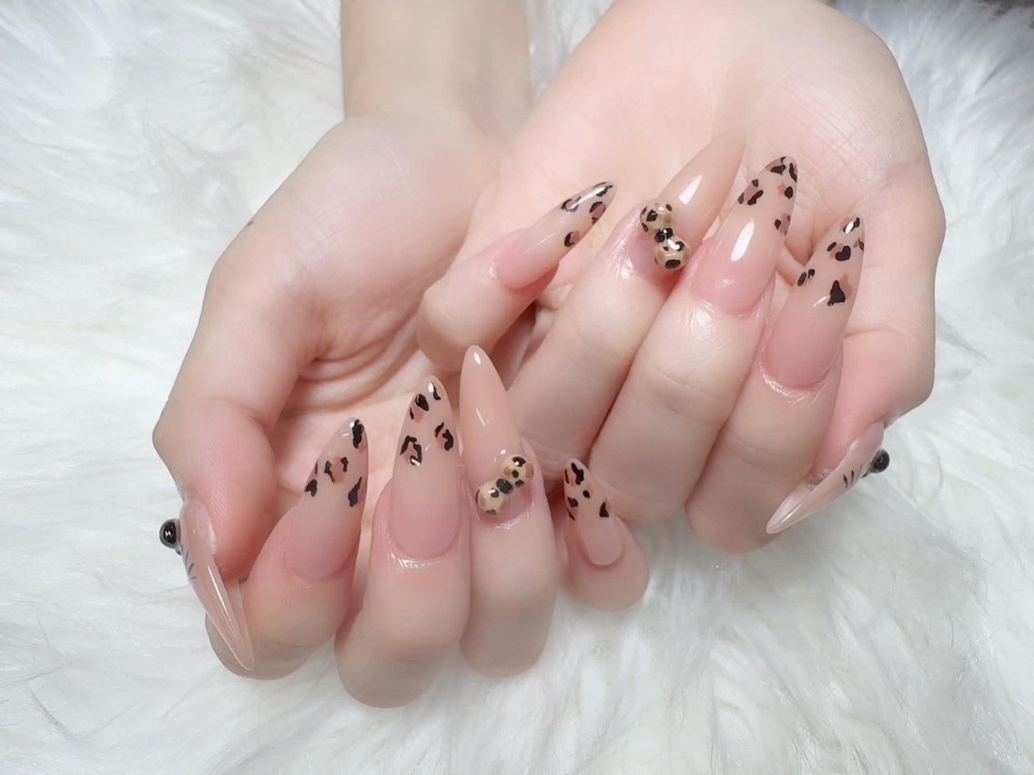 ネイル ブラウン 韓国ネイル マグネットネイル ニュアンスネイル オフィスネイル ハンドネイル Squen Nail shinjukuのネイルデザイン