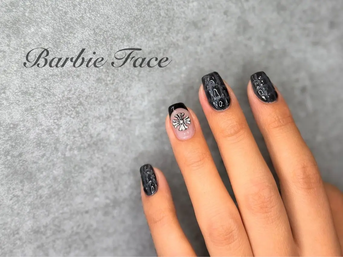 ネイル ハンドネイル Barbie Faceのネイルデザイン