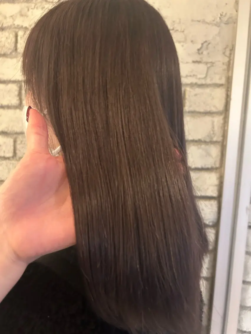カラー ブリーチ 透明感カラー グレージュ ラベンダーカラー ラベンダーグレージュ 濱崎 めいのヘアスタイル