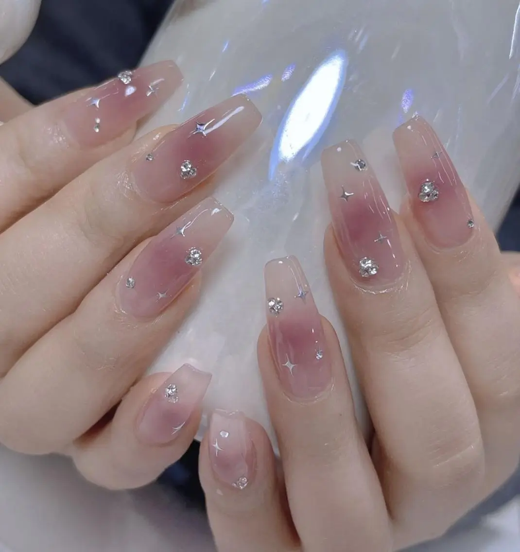 ネイル アートネイル 長さ出し ネイルチップ Queens 新宿本店のネイルデザイン