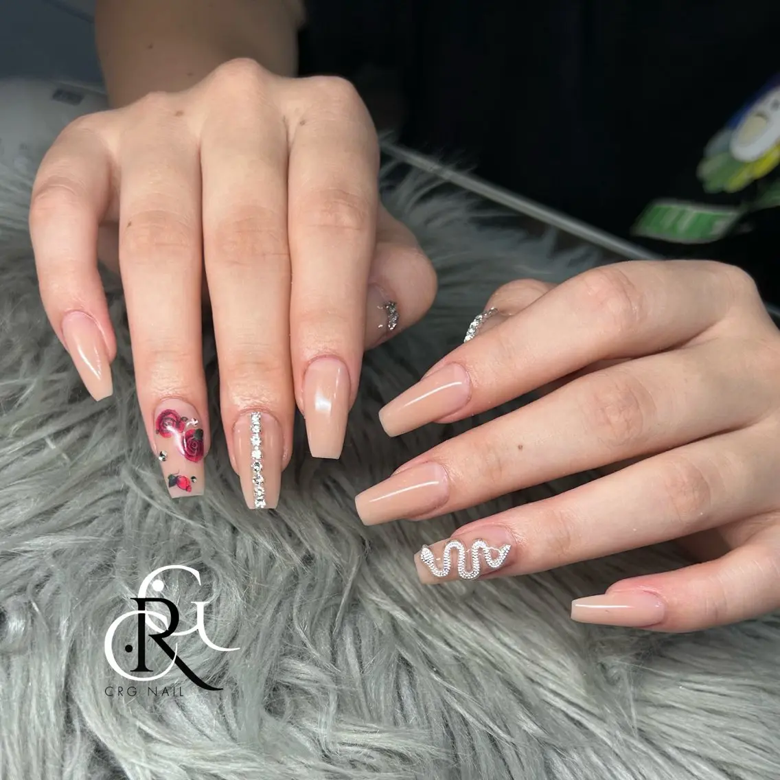 ショート ショートヘア 美フォルムスカルプ✨ RENAのネイルデザイン