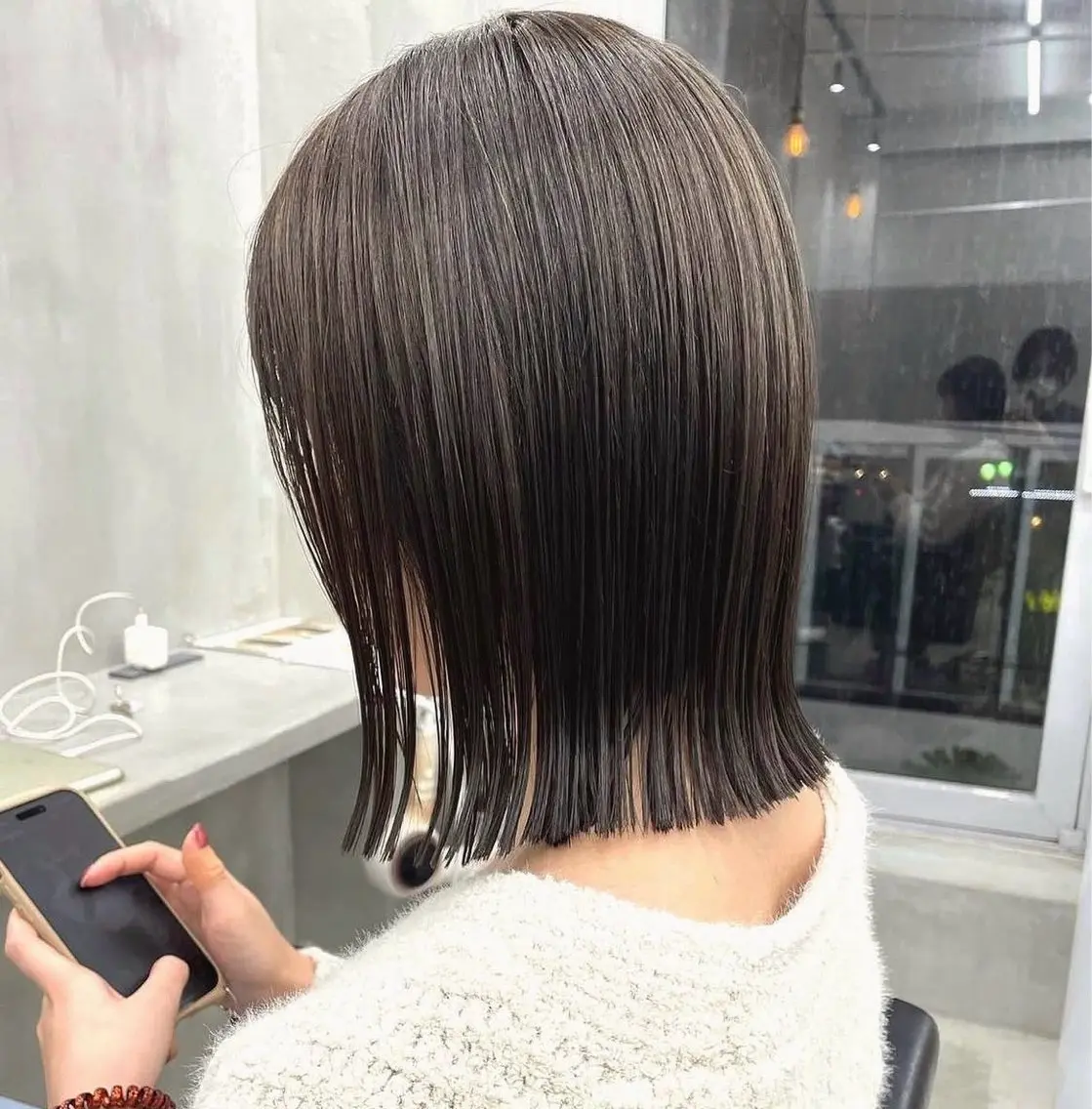 ショート カラー ボブ 外ハネヘア カット ヘアカラー トリートメント 👑ボブはお任せ ミヤノ👑のヘアスタイル