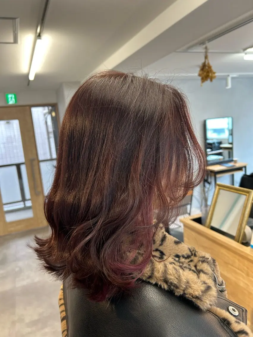 セミロング カラー ブラウンカラー インナーカラー ピンクカラー ピンクブラウン カット ヘアカラー 暖色・似合わせカラー (廣石沙英🎀)のヘアスタイル
