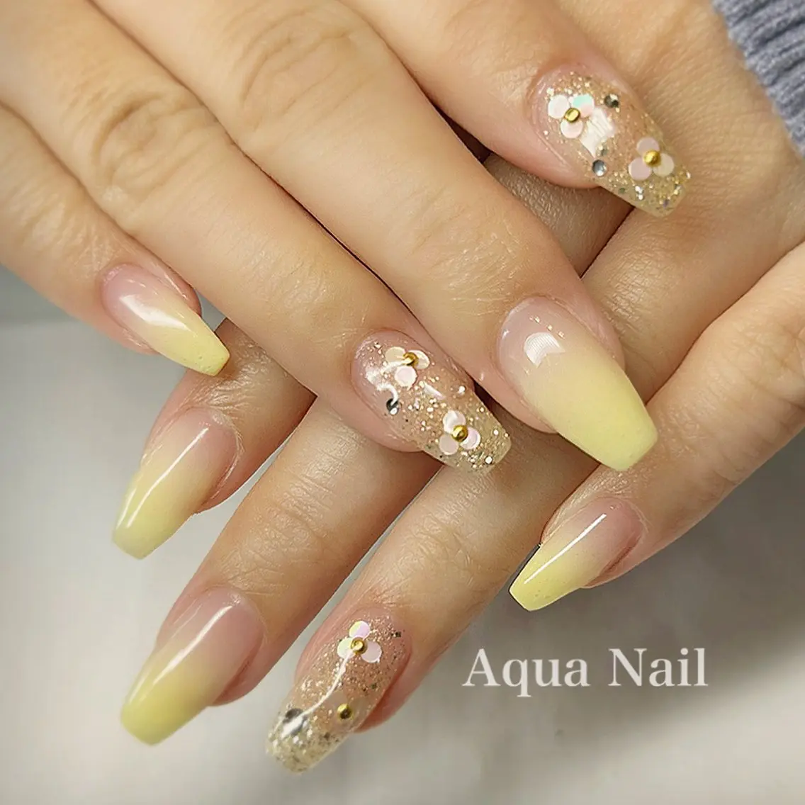 ネイル グラデーション ホログラムネイル キラキラネイル 韓国ネイル ラメ(グリッター) ハンドネイル フットネイル AQUA NAILのネイルデザイン