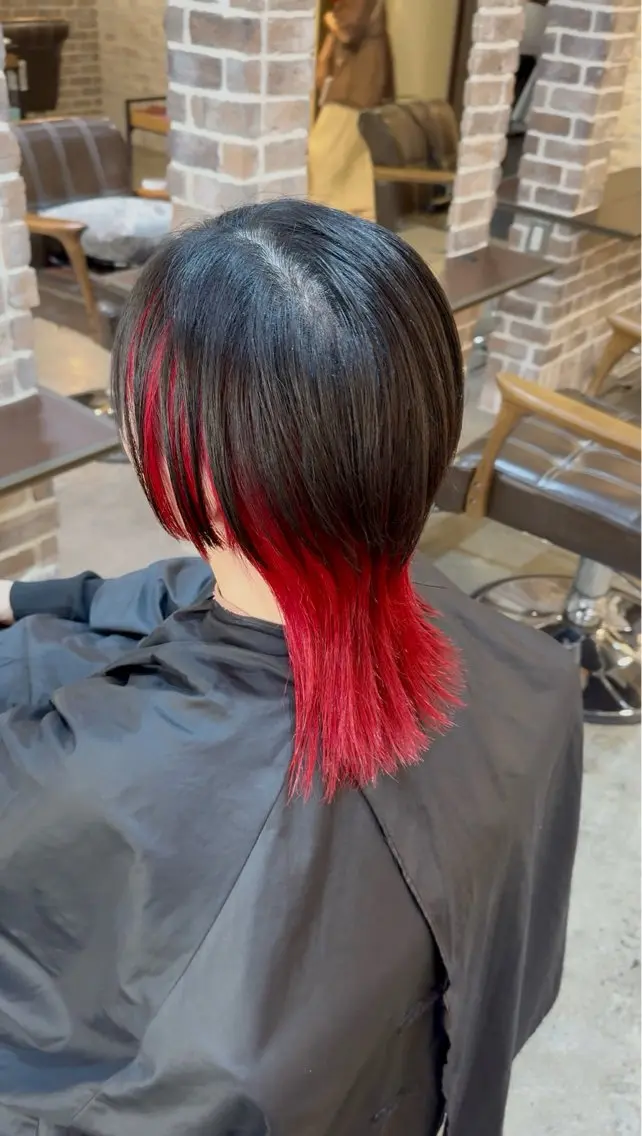 ミディアム カラー 黒髪 ブリーチ インナーカラー レッドカラー カット ヘアカラー トリートメント 艶カラー/インナー /グラデ/大西小百合のヘアスタイル